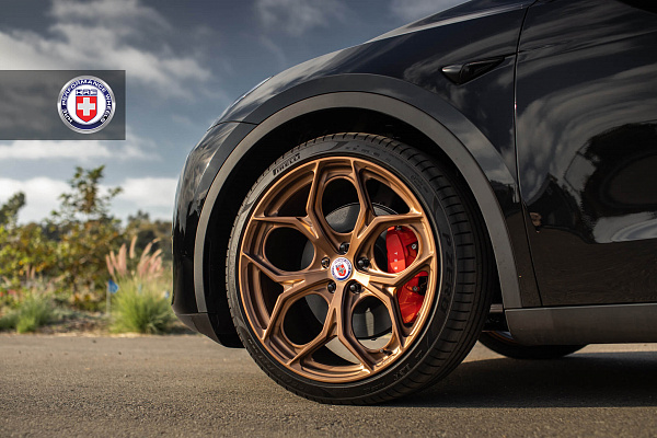 Фото дисков HRE P111SC Сатиновая бронза на Tesla Model Y