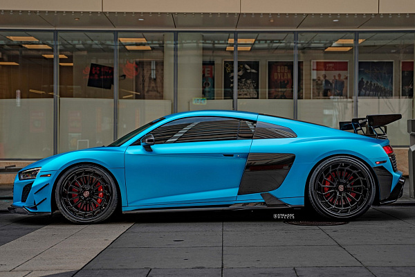 Фото дисков Strasse Wheels SV15FF Deep Concave FS Черный глянец на Audi R8 (4S)