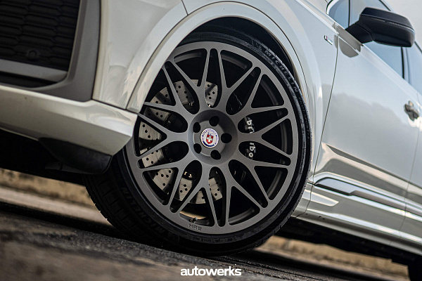 Фото дисков HRE 300M Сатиновый графит на Audi Q7 (4M)