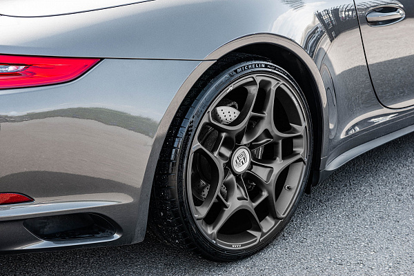 Фото дисков Kahn Type 11 Сатиновый графит на Porsche 911 VII