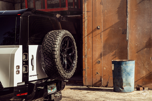 Фото дисков Vossen UV-X Черный глянец на Land Rover Defender II