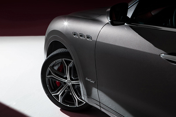 Фото дисков Maserati HELIOS  на Maserati Levante