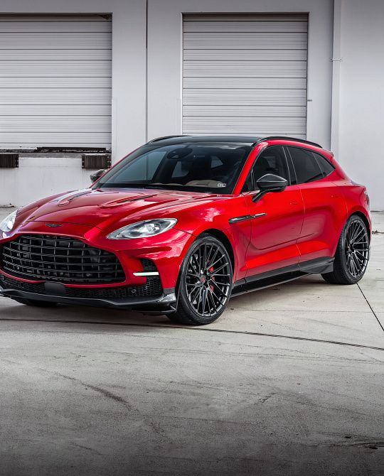 Фото дисков EVO-6T Черный глянец на Aston Martin DBX