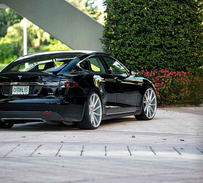 Фото дисков Vossen CVT на Tesla Model S