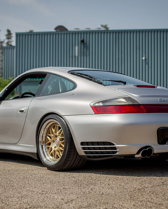 Фото дисков 540 Глянцевое золото на Porsche 911 V
