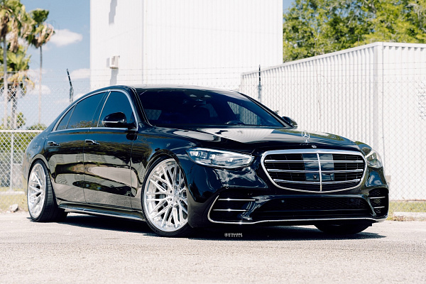 Фото дисков Strasse Wheels SV10M-RS Deep Concave FS Глянцевый лак на Mercedes-Benz S-Class (W223)