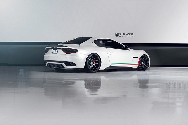 Фото дисков Strasse Wheels SM5 Deep Concave Черный сатин на Maserati GranTurismo I