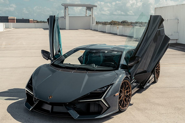 Фото дисков Anrky AN20 Глянцевая темная медь на Lamborghini Revuelto