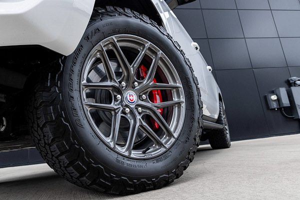 Фото дисков HRE P161 Глянцевый темный лак на Chevrolet Suburban XII