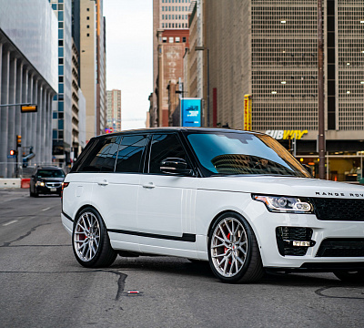 Фото дисков Vossen M-X3 на Land Rover Range Rover IV