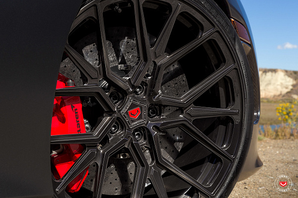 Фото дисков Vossen M-X3 Глянцевый темный лак на McLaren 720S