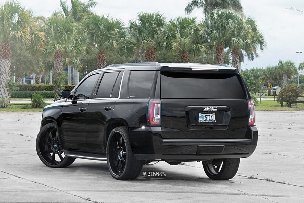 Фото дисков Strasse Wheels T8 Signature Черный глянец на GMC Yukon V