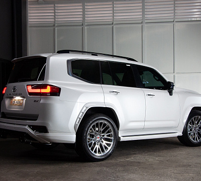 Фото дисков Vossen M-X3 на Toyota Land Cruiser 300