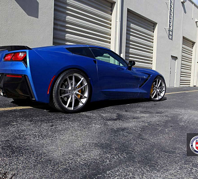 Фото дисков HRE P104 на Chevrolet Corvette C7