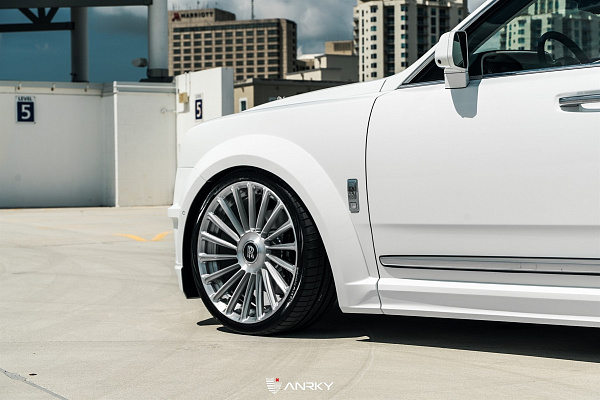 Фото дисков Anrky RF-282 Глянцевый лак на Rolls-Royce Cullinan