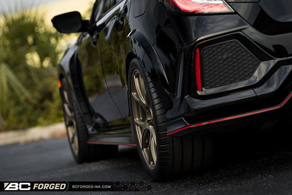 Фото дисков BC Forged RZ05 Сатиновая бронза на Honda Civic Type R FL5