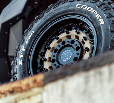 Фото дисков Black Rhino ARSENAL на Toyota Hilux VIII