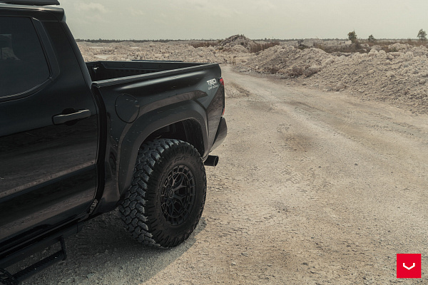 Фото дисков Vossen HFX-1 (6-Lug) Черный сатин на  Toyota Tacoma IV
