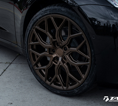 Фото дисков Vossen HF-2 на Tesla Model 3