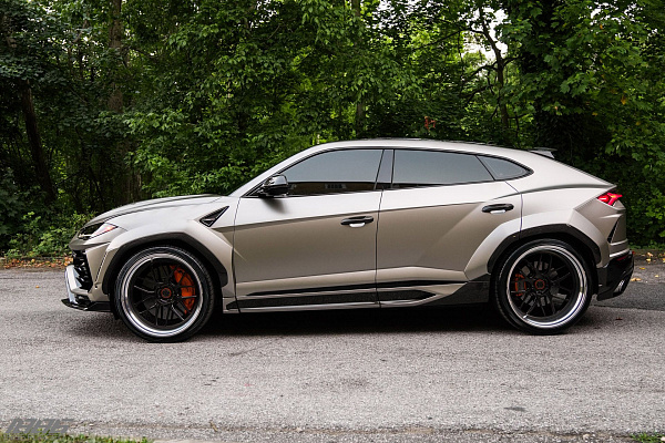 Фото дисков 1886 Wheels S007 Черный глянец на Lamborghini Urus