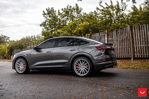 Фото дисков Vossen HF-4T Серебро на Audi E-tron