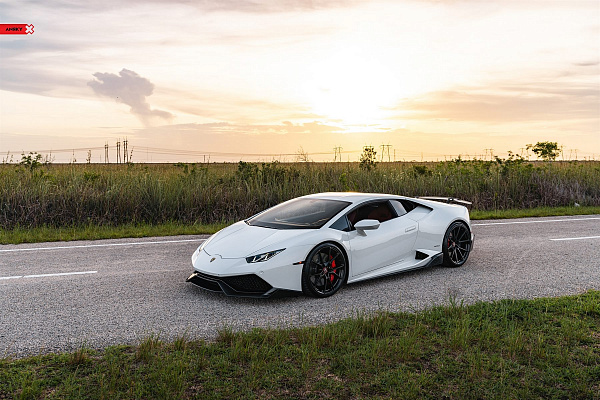 Фото дисков Anrky AN12 Черный глянец на Lamborghini Huracan