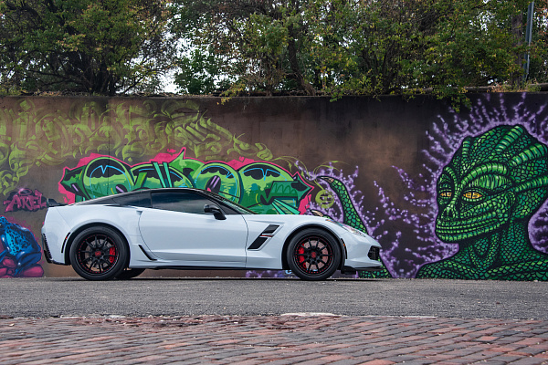 Фото дисков Strasse Wheels R10 Signature Черный сатин на Chevrolet Corvette C7