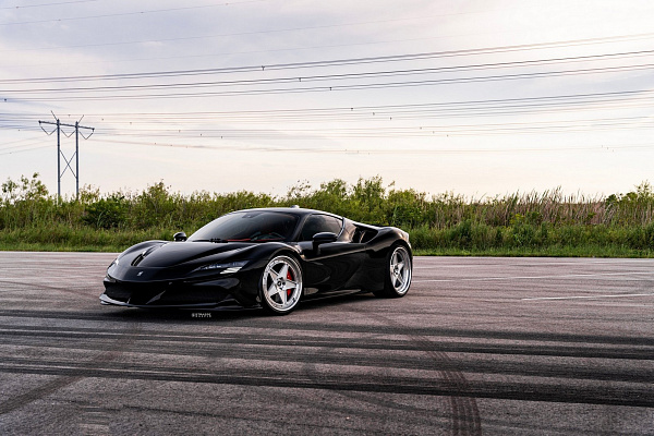 Фото дисков Strasse Wheels F5 Track Глянцевый лак на Ferrari SF90
