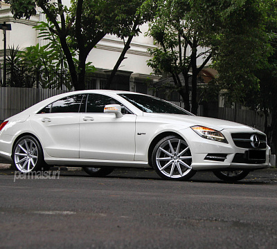 Фото дисков Vossen VFS-10 на Mercedes-Benz CLS (C218)