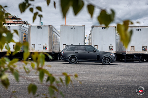 Фото дисков Vossen S17-13 Черный глянец на Land Rover Range Rover IV