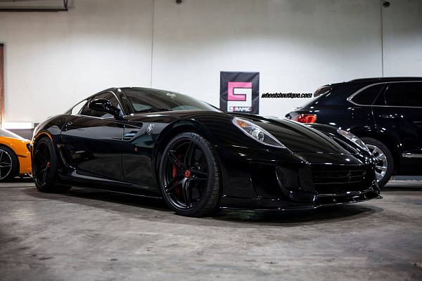 Фото дисков HRE P107 Черный сатин на Ferrari 599