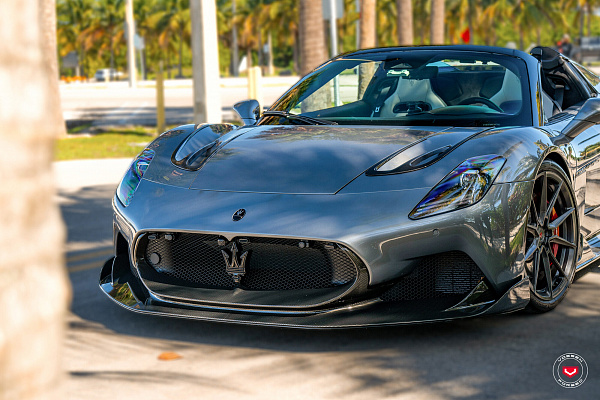 Фото дисков Vossen EVO-2 Глянцевый темный лак на Maserati MC20