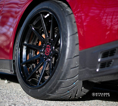 Фото дисков Strasse Wheels R10 Deep Concave FS на Nissan GT-R