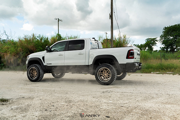 Фото дисков Anrky AN36 Сатиновое золото на Ram 1500 V