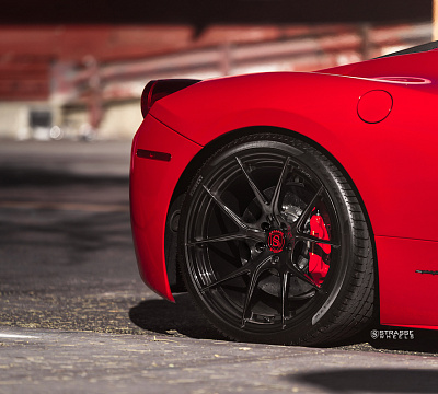 Фото дисков Strasse Wheels SM5R Deep Concave Monoblock на Ferrari 458