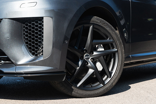 Фото дисков Kahn Type 52 RS Черный сатин на Range Rover Sport III