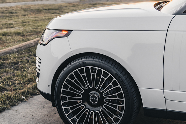 Фото дисков Brixton Forged LX01 Алмазная проточка на Range Rover IV