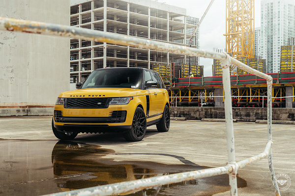 Фото дисков Vossen UV-1 Черный глянец на Land Rover Range Rover IV