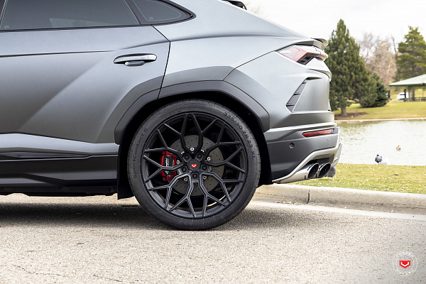 Фото дисков Vossen S17-01 Черный сатин на Lamborghini Urus