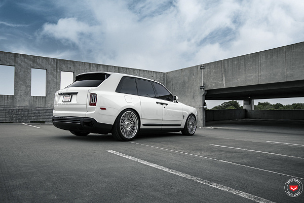 Фото дисков Vossen S17-14 (3-Piece) Глянцевый лак на Rolls-Royce Cullinan