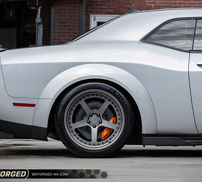 Фото дисков BC Forged LE05 // MLE05 на Dodge Challenger III