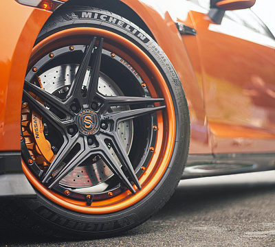 Фото дисков Strasse Wheels SV2T Deep Concave FS на Nissan GT-R
