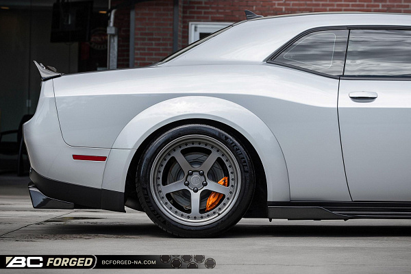 Фото дисков BC Forged LE05 // MLE05 Матовый графит на Dodge Challenger III