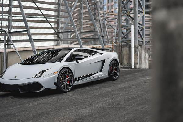 Фото дисков HRE P101 Сатиновый графит на Lamborghini Gallardo