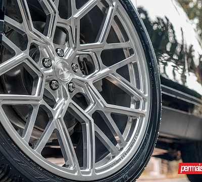 Фото дисков Vossen UV-1 на Land Rover Range Rover Velar