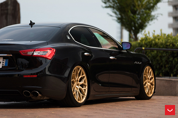 Фото дисков Vossen HF-2 Глянцевое золото на Maserati Ghibli