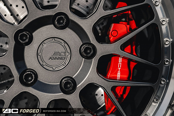 Фото дисков BC Forged LE81 // MLE81 Глянцевый графит на Porsche 911 VI