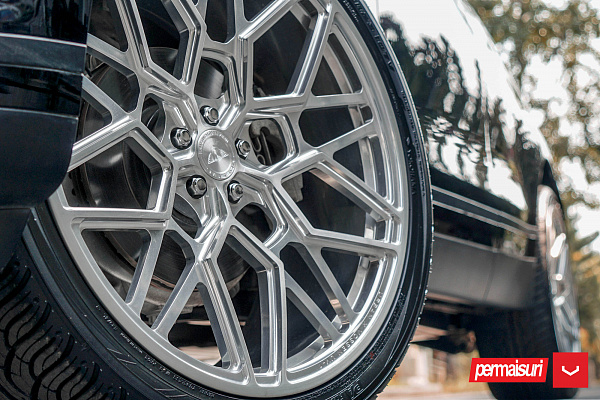 Фото дисков Vossen UV-1 Глянцевый лак на Land Rover Range Rover Velar