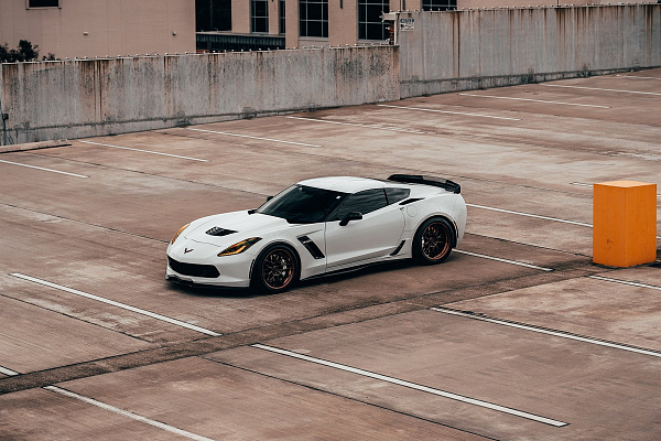 Фото дисков Anrky RS1 Сатиновая темная бронза на Chevrolet Corvette C7