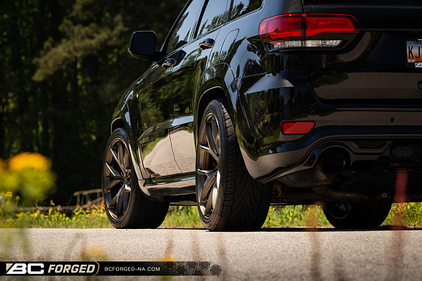 Фото дисков BC Forged RZ21 Глянцевая бронза на Jeep Grand Cherokee IV